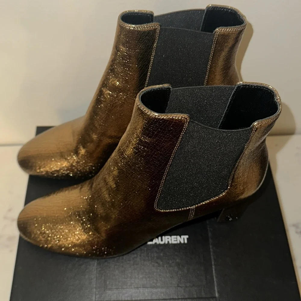 RARE Saint Laurent mid-heel leather boot in super crack/nero lucido.  Size 9 - Picture 7 of 9